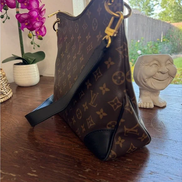 Louis Vuitton Brown and Black Shoulder Bag - Picture 6 of 11